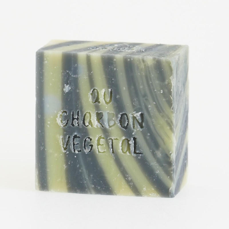 Savon saponifié à froid au charbon végétal
