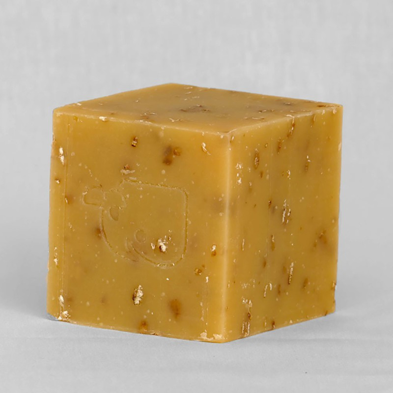 Savon saponifié à froid aux flocons d'avoine et au lait de chèvre